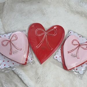 Meri Meri 32 bow plates with matching napkins